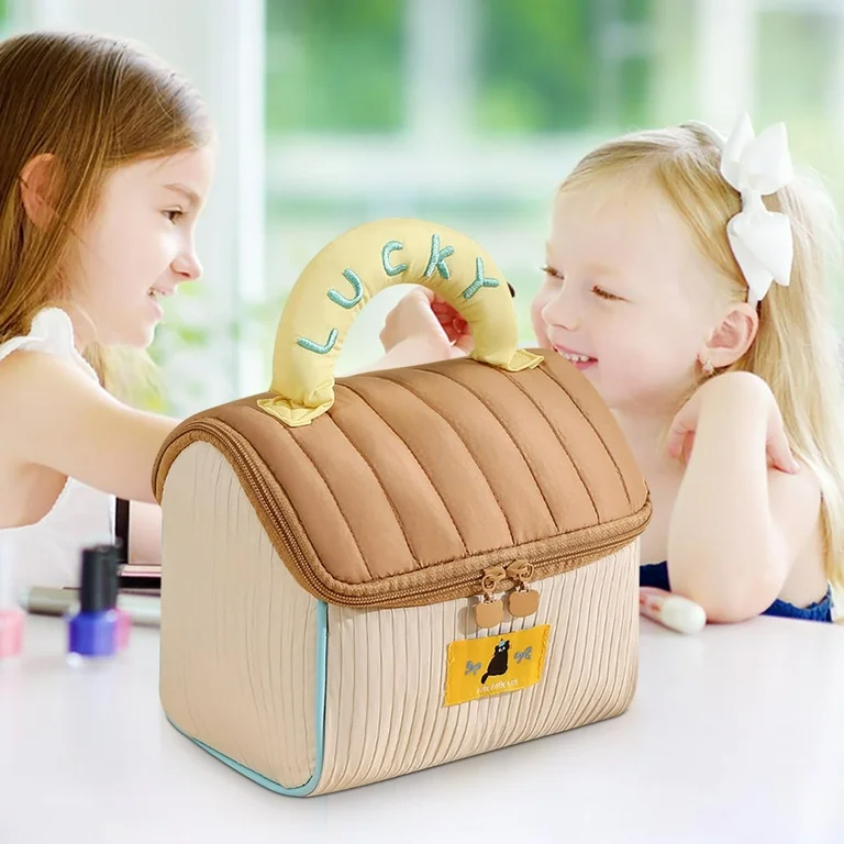 Cute Makeup Case – Aapki Beauty Routine ka Khubsurat Hissa