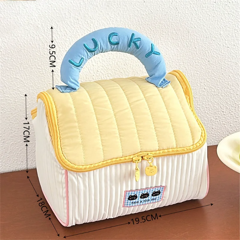 Cute Makeup Case – Aapki Beauty Routine ka Khubsurat Hissa