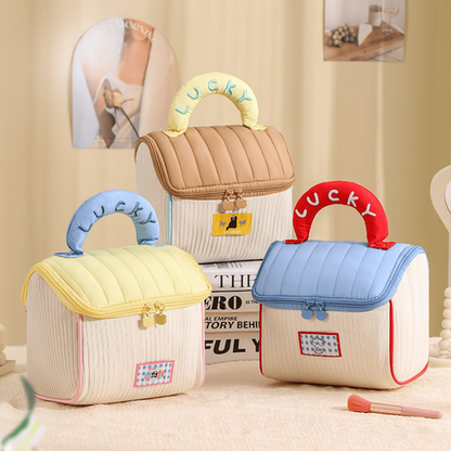 Cute Makeup Case – Aapki Beauty Routine ka Khubsurat Hissa